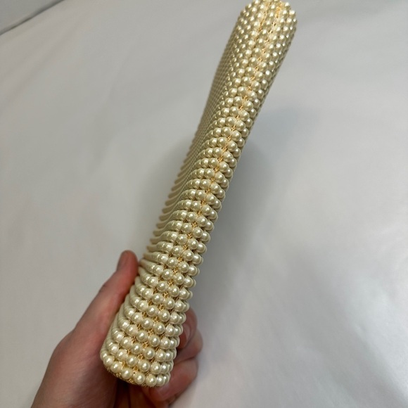 Vintage Clutch with Faux “Pearls” and Gold Snap Closure - Picture 5 of 9